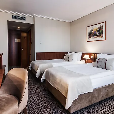 Airport Okecie Hotel 4*