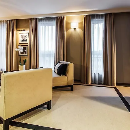 Airport Okecie Hotel 4*