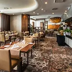 Hotel Airport Okecie 4*