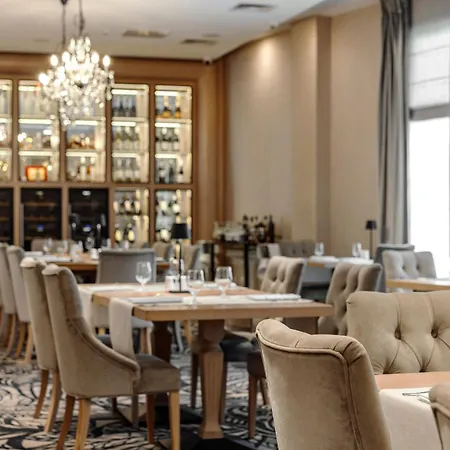 Hotel Airport Okecie 4*