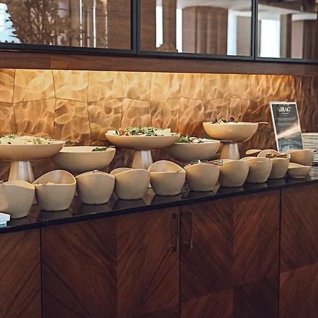 Airport Okecie Отель