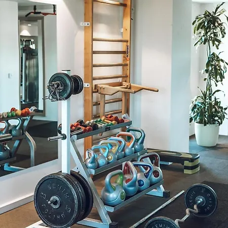 Airport Okecie Отель