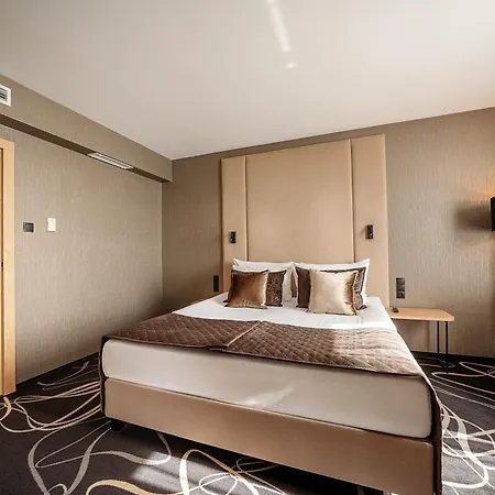 Hotel Airport Okecie 4*