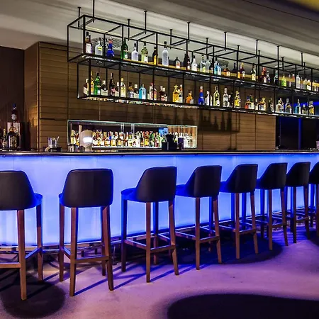 Airport Okecie Отель 4*