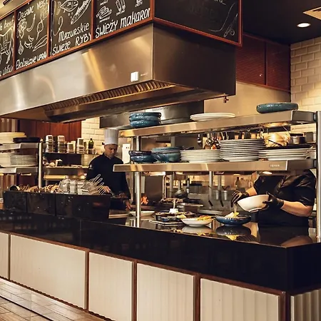 Airport Okecie Varsó